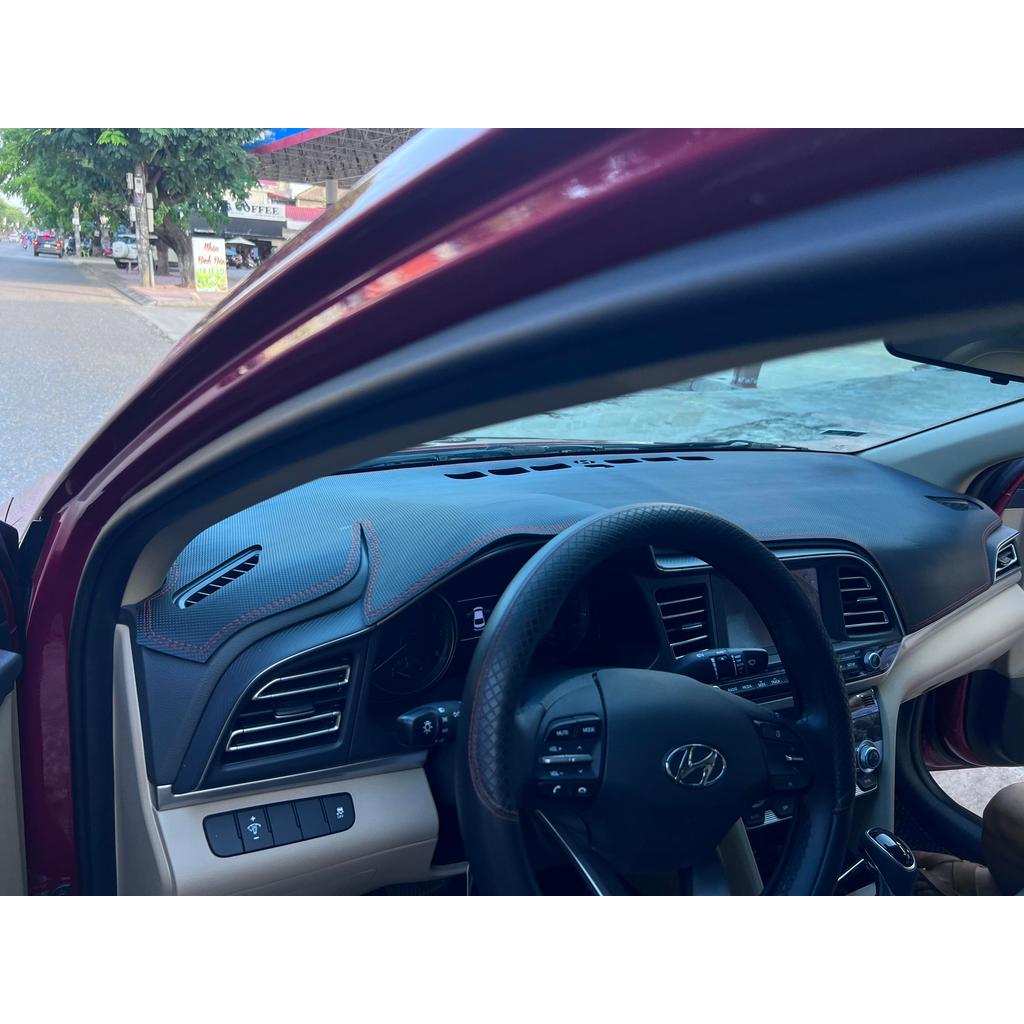 Hyundai Elantra sau khi trải thảm taplo - ảnh 2