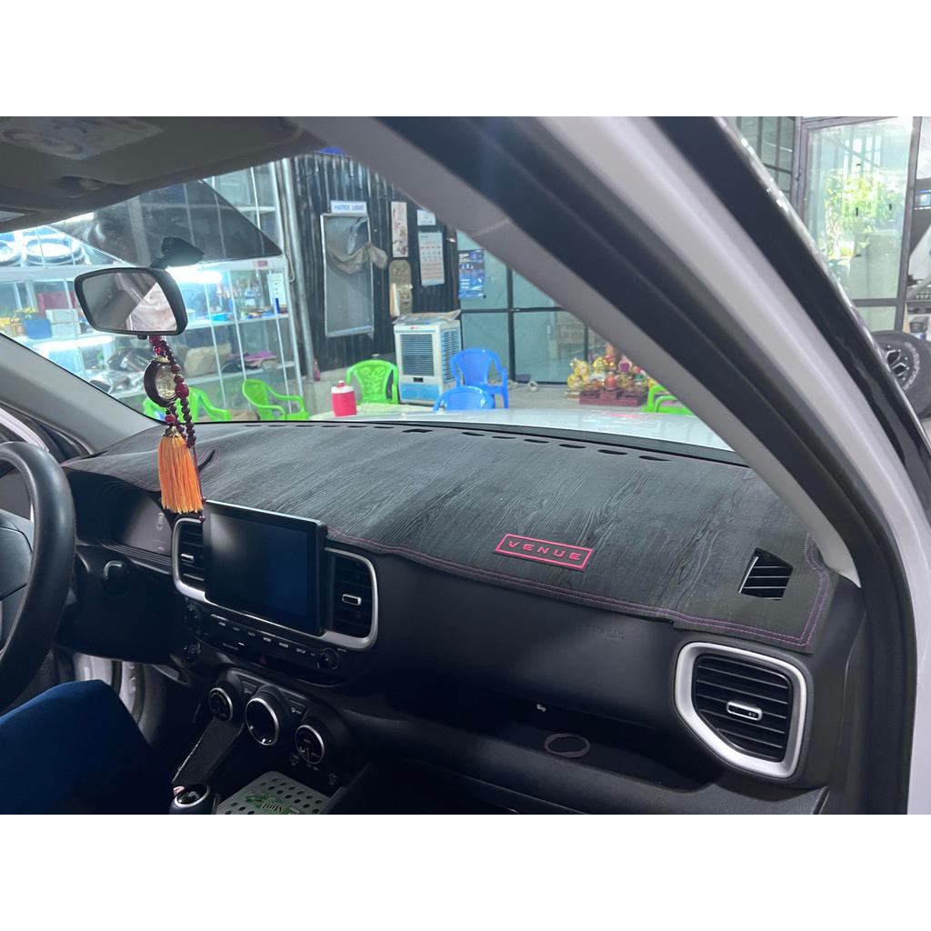 Hyundai Venue sau khi trải thảm taplo - ảnh 2