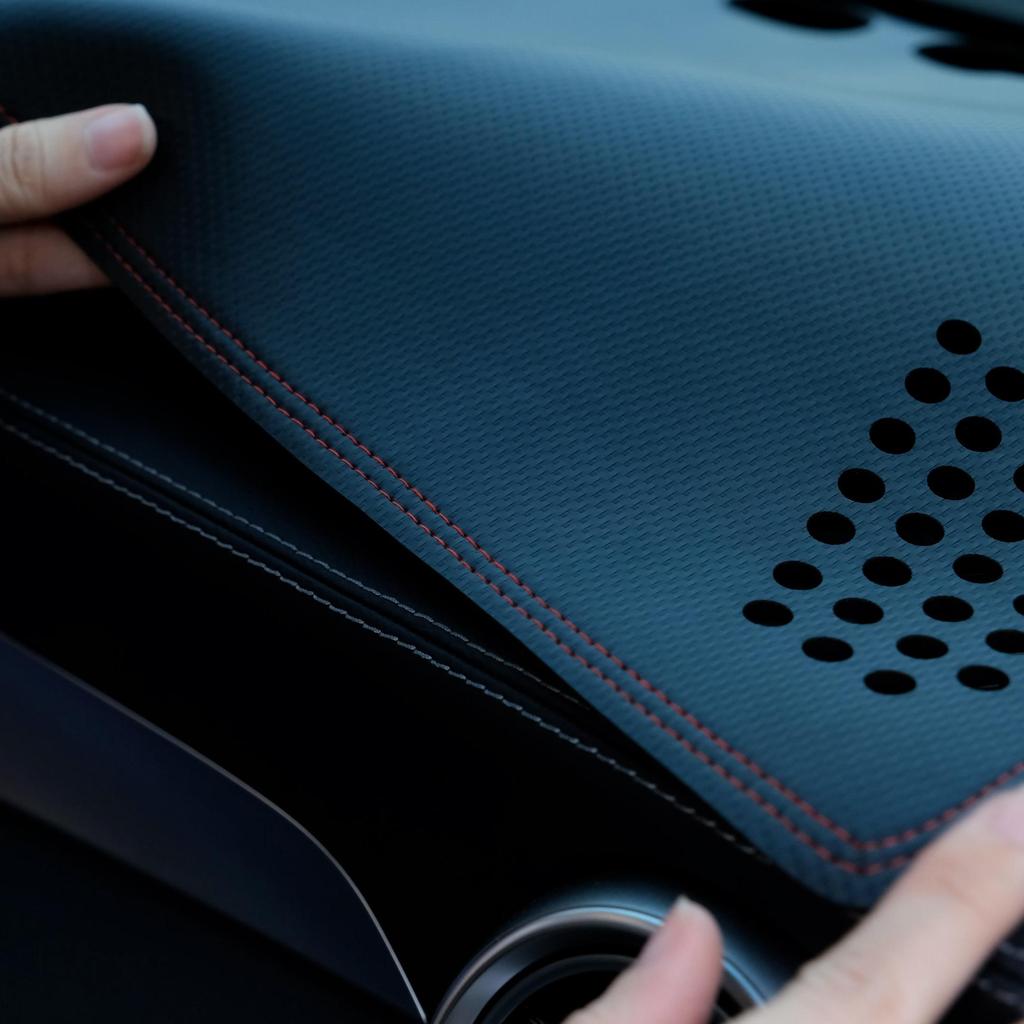 Thảm taplo Toyota Avanza Da carbon